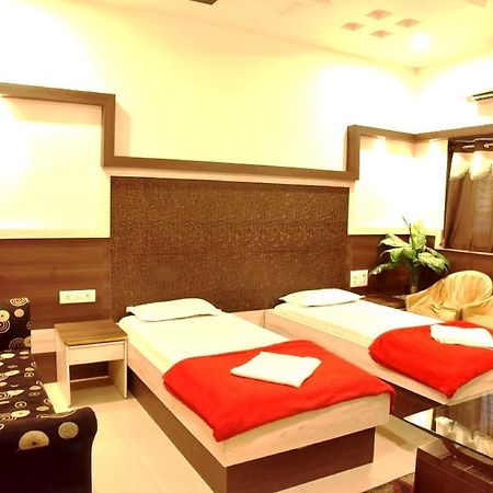 Hotel Excel Executive Amravati Exterior photo