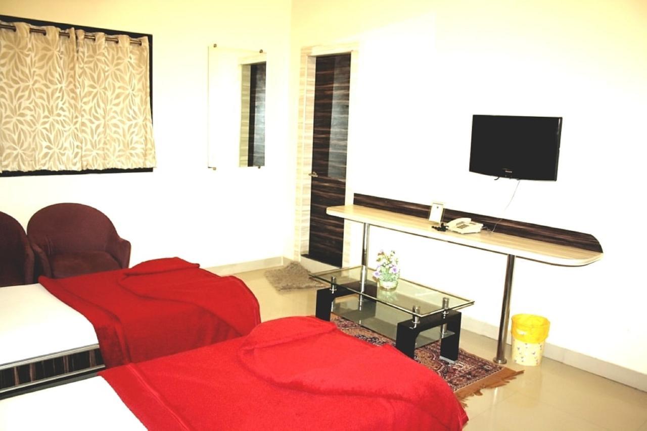 Hotel Excel Executive Amravati Exterior photo