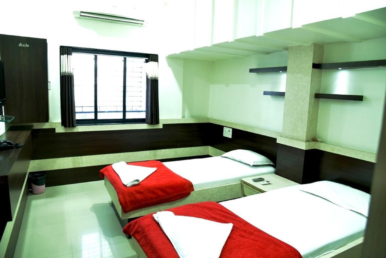 Hotel Excel Executive Amravati Exterior photo